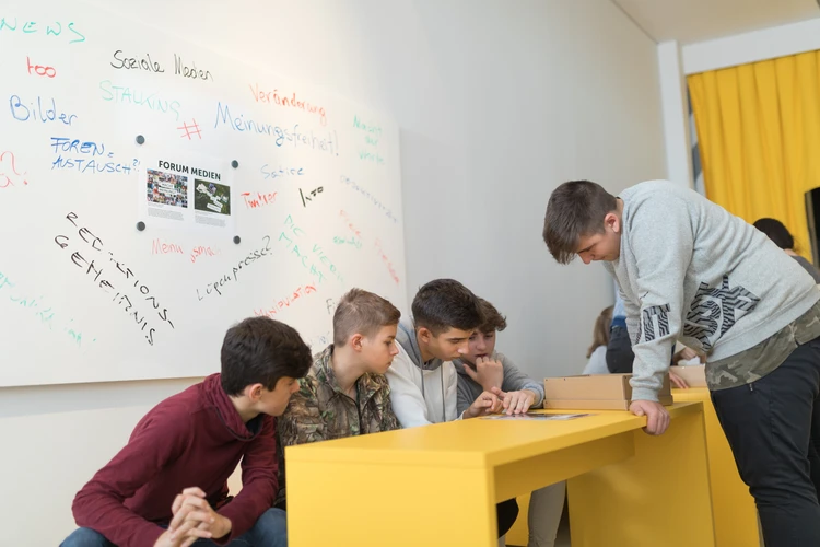 Schulklasse im Museum Niederösterreich