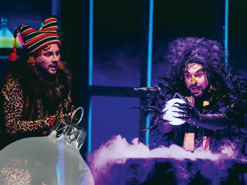 ADV Szenenphoto Der satanarchäolügenialkohöllische Wunschpunsch