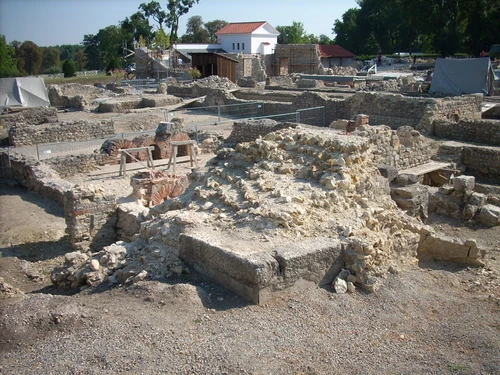 Reconstruction of the thermal baths; the photo shows walls currently being built