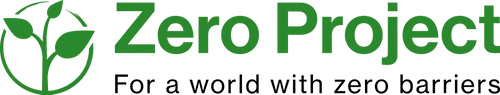 „Zero Project“ in grüner Schrift über dem Slogan „Für eine Welt ohne Barrieren“, daneben eine Illustration eines grünen Keimlings, der einen Kreis durchbricht.
