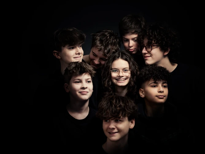 Group photo of Jumping Jungle, invited to the BIG BANG festival 2026.