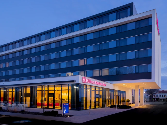 Hotel Hilton Garden Inn bei Nacht