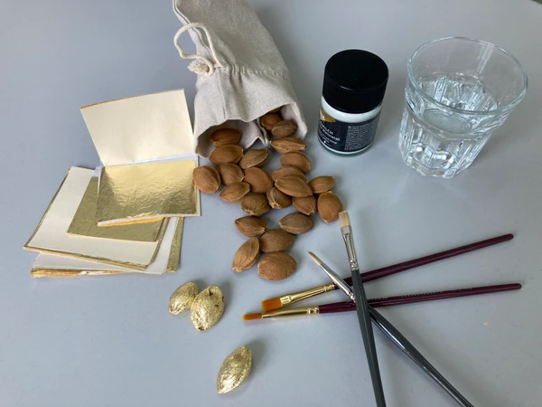 Materialien zum Marillenkerne vergolden