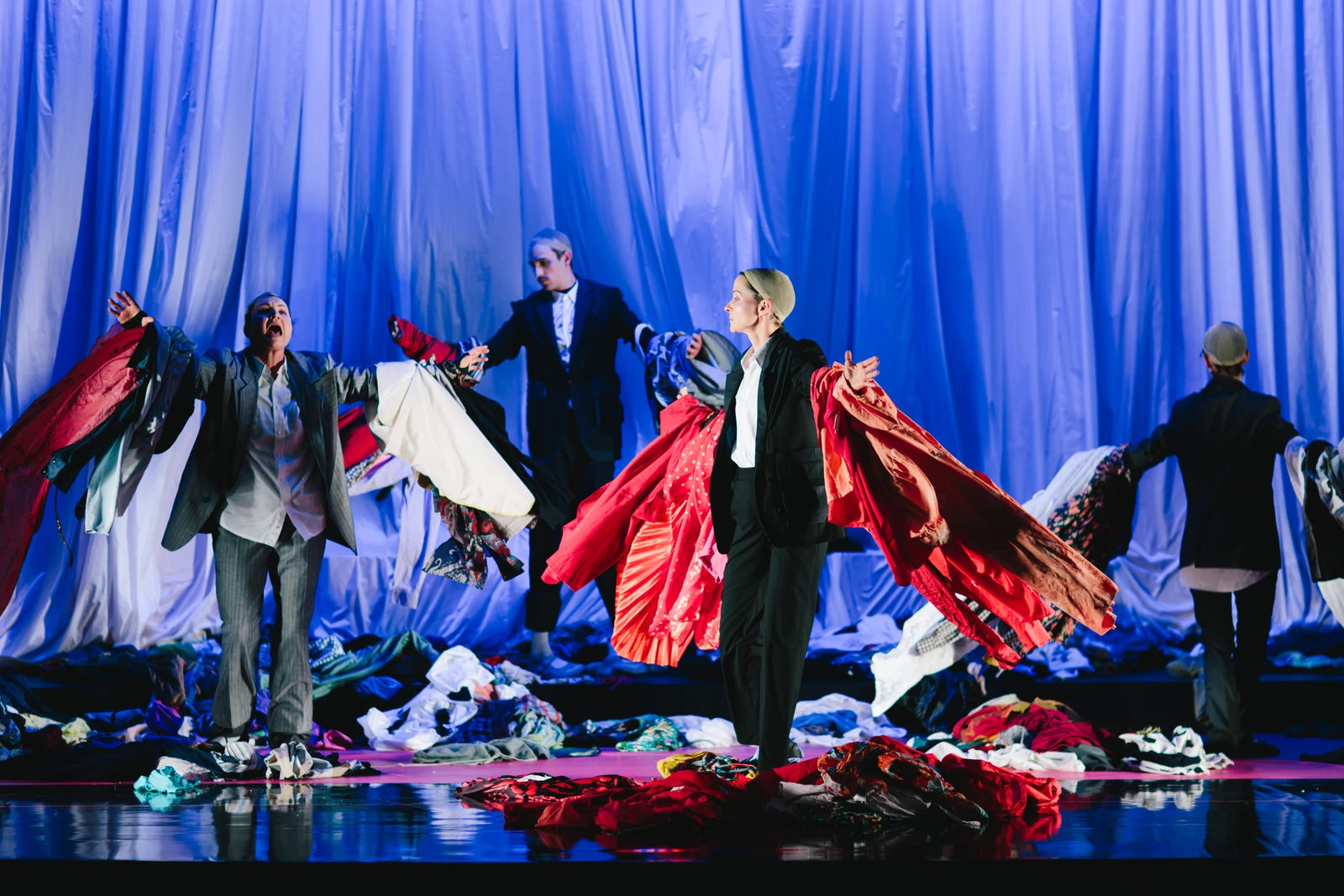 Angabe der Person, Julia Kreusch, Julian Tzschentke, Bettina Kerl, Laura Laufenberg©ApolloniaTheresa