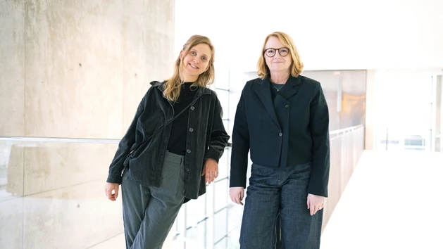 Fotografin Franzi Kreis mit Bettina Masuch, der künstlerischen Leiterin des Festspielhaus St. Pölten.