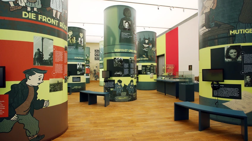 Ansicht der Ausstellung "Kinder des Krieges - Aufwachsen zwischen 1938 und 1955"