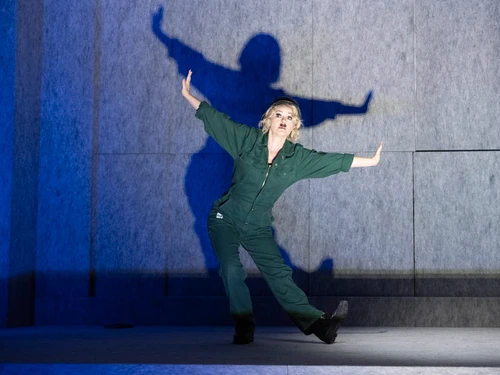 Szenenbild aus Fremder als der Mond