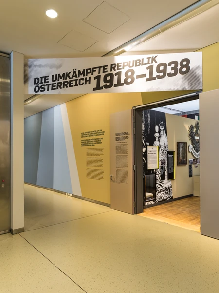 Ausstellungsansicht "Die umkämpfte Republik"