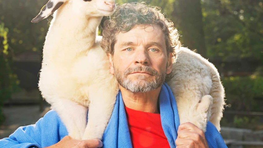 Portraitfoto von Martin Puntigam für das Programm >Der heilige Puntigam<. 