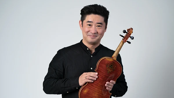 Portraitfoto von Xuan Ni mit Violine