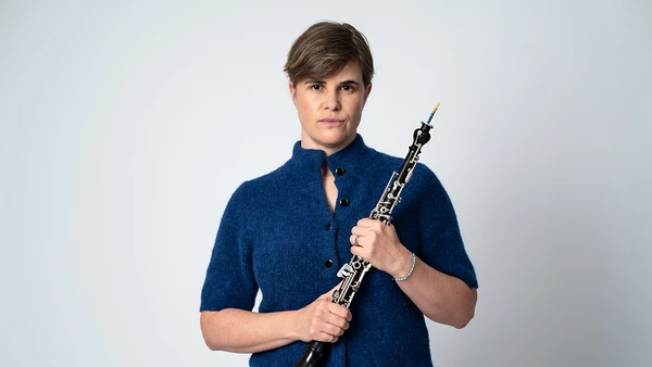 Portraitfoto von Theresia Melichar mit Oboe
