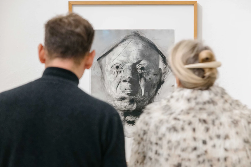 Menschen in der Ausstellung