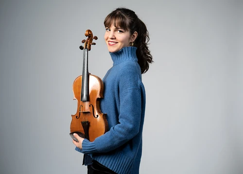 Portraitfoto von Bianca Montobbio mit Violine