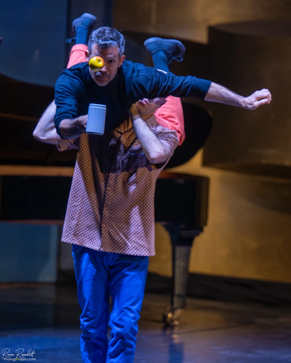 Zirkusfest BINA 01 _c_Ronen Rosenblat.jpg
