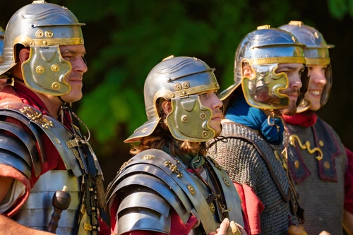 Römische Soldaten in Rüstung